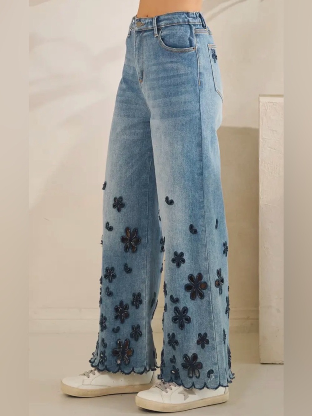 NEW Oli & Hali Washed Floral Cutout Scalloped Hem Wide Leg Jeans - Picture 2 of 11